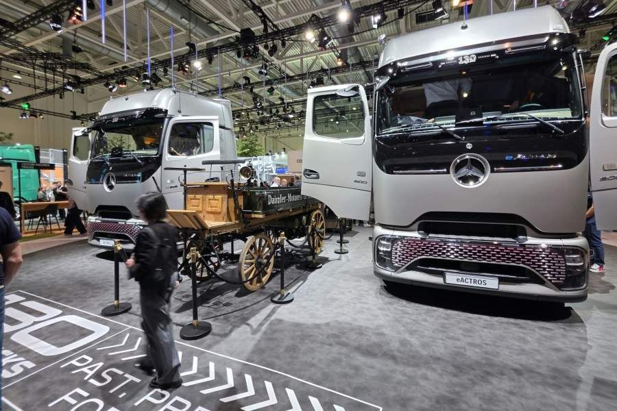 Mercedes IAA’da 130 Yıllık Kamyon Tarihini Sergiledi