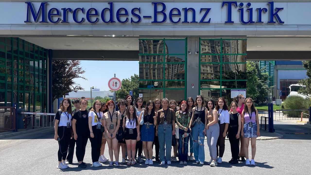 Mercedes-Benz Türk’ün Yıldız Kızları İstanbul’da