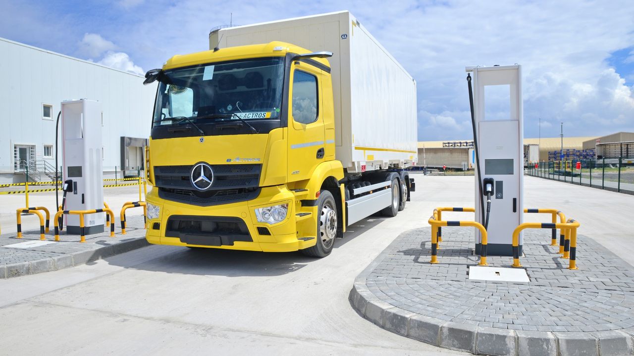Türkiye’de Ağır Ticariler İçin İlk Şarj İstasyonunu Mercedes Kurdu