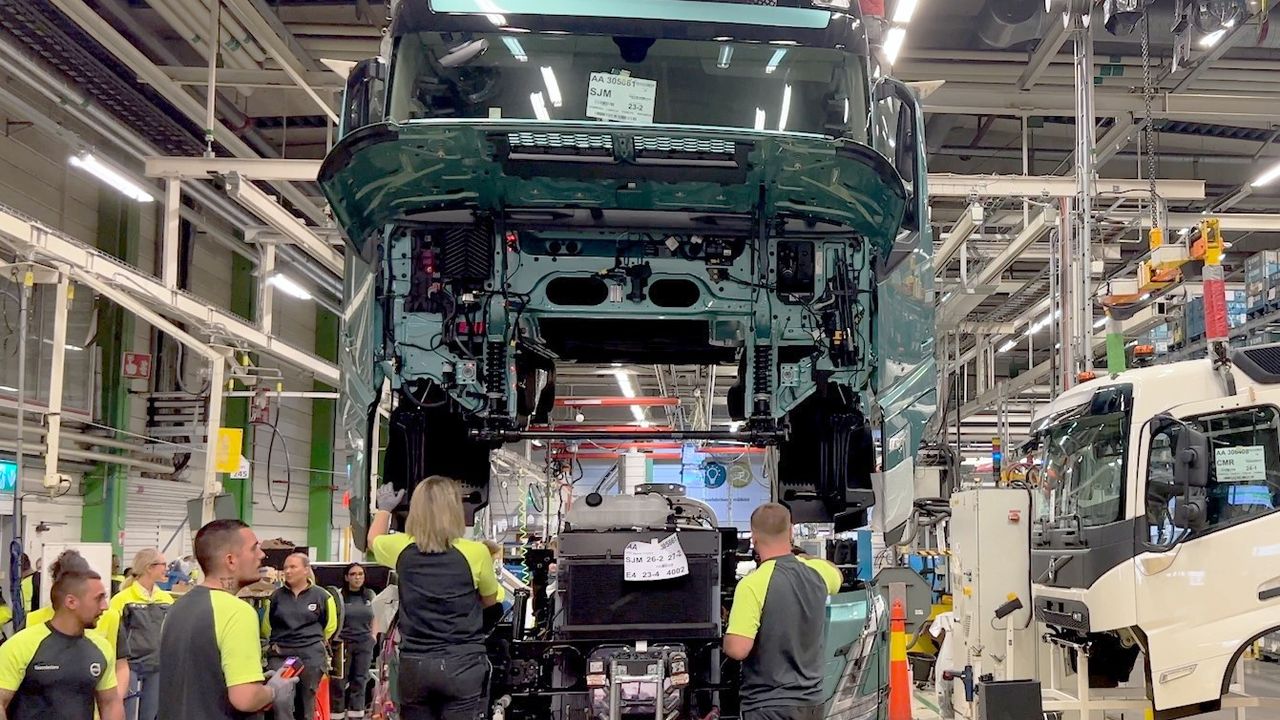 Volvo Trucks 44 Tonluk Elektrikli Ağır Kamyon Üretimine Başlıyor