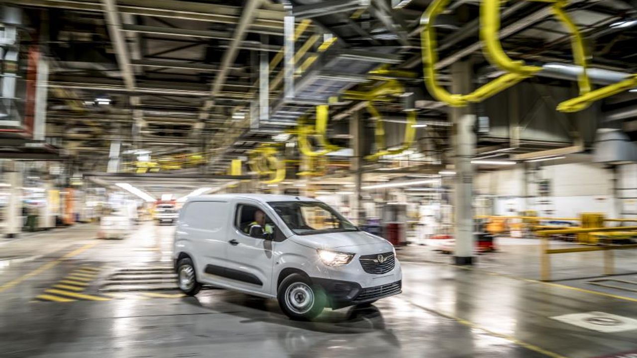 İngiltere’deki Opel Fabrikası Elektrikli Ticari Araç Üretimine Başlıyor