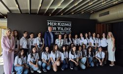 Mercedes-Benz Türk’ün Anlamlı Projesi 21. Yılında Kızlarla Buluştu