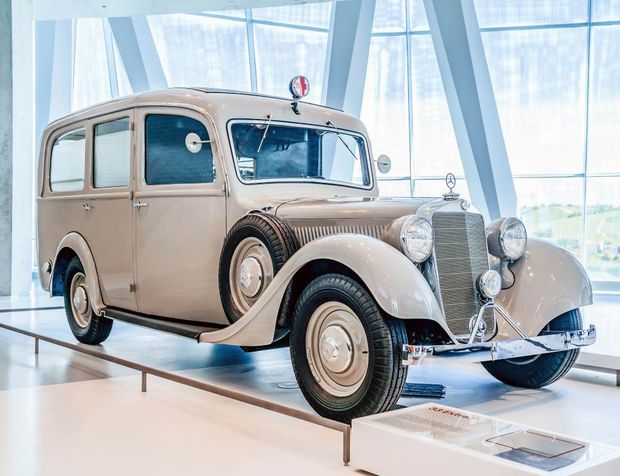 1937 Model Mercedes Ambulans Çağına Işık Tutuyor