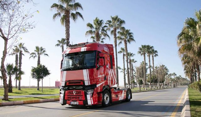 100. Yıl Özel Tasarım Renault Trucks Çekicinin Sahibi: AGİT 