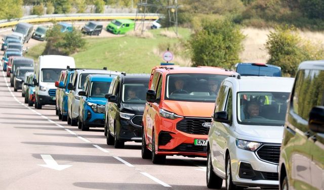 Transit’lerle En Büyük Ticari Araç Konvoyu Rekoru Kırıldı