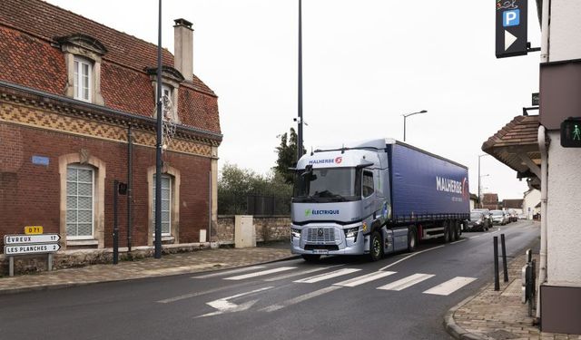 Renault Trucks Üretim Merkezlerindeki Lojistik Koridoru Elektriklendiriyor