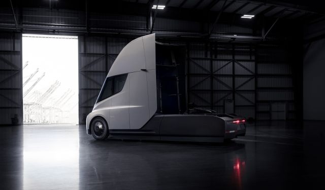 Tesla Semi’nin Teslimatları 2022’ye Kaldı