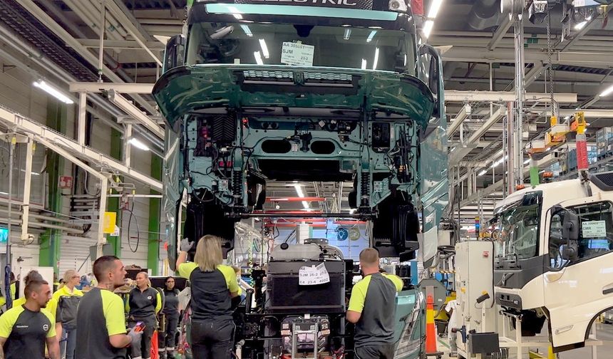 Volvo Trucks 44 Tonluk Elektrikli Ağır Kamyon Üretimine Başlıyor