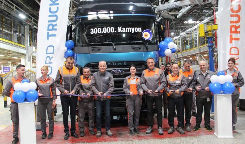 Ford Trucks’ın 300 Bininci Kamyonu Törenle Hattan İndirildi