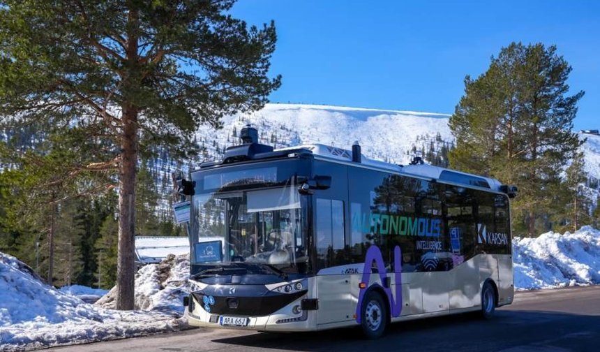 Otonom e-ATAK İsveç’te Turistleri Kayak Merkezine Taşıdı